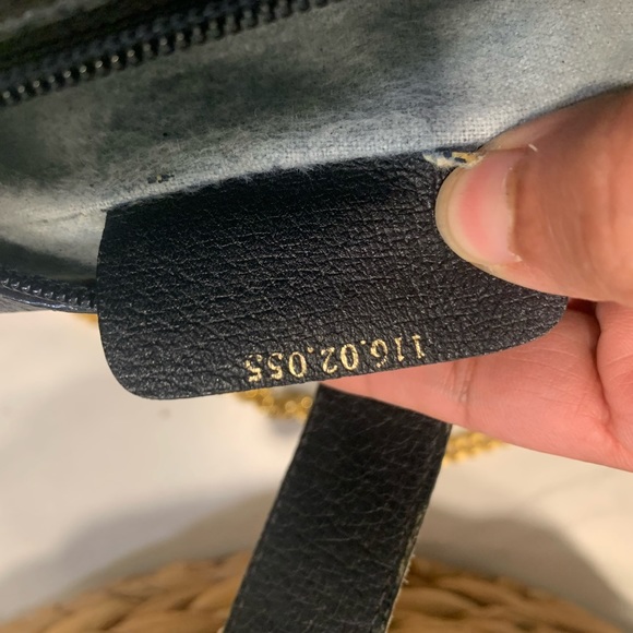 Vintage Gucci with removable should strap. - Picture 4 of 9